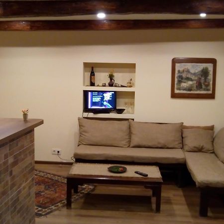 טביליסי Low Budget Room With King Size Bed מראה חיצוני תמונה